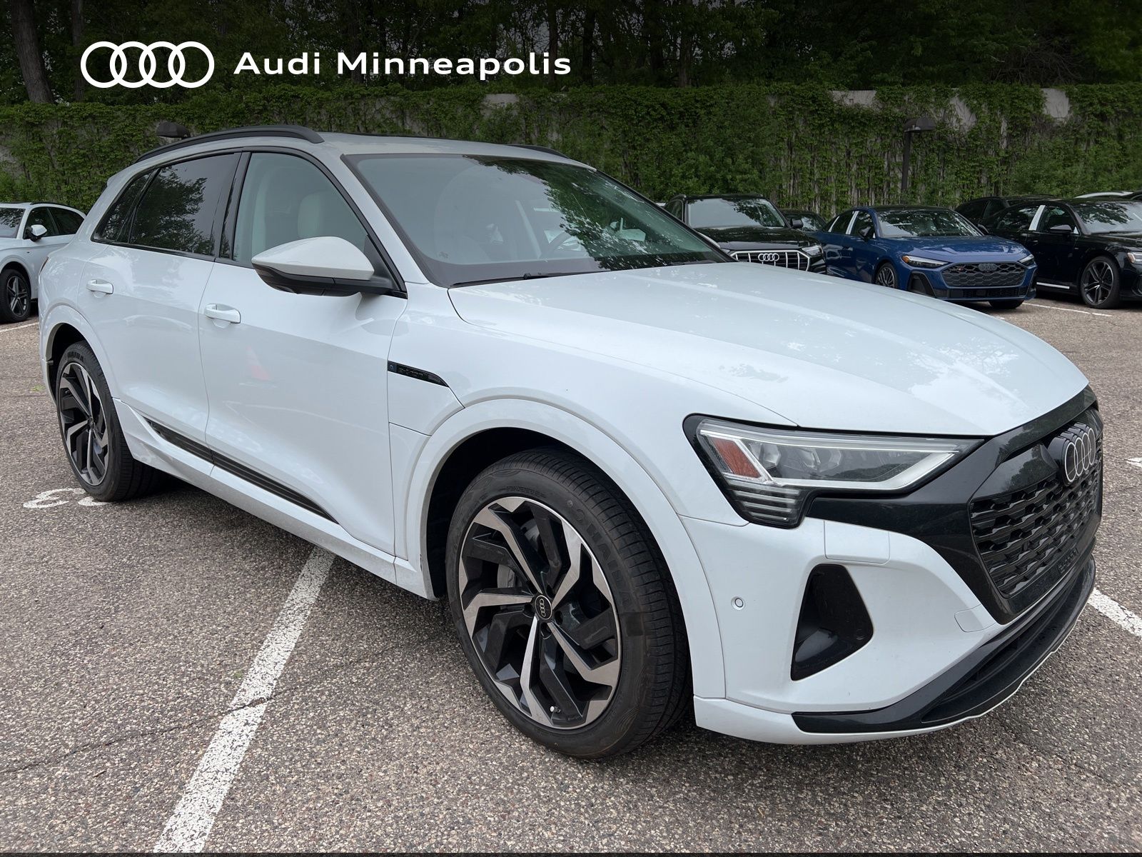 Thumbnail: 2024 Audi Q8 e-tron - 3