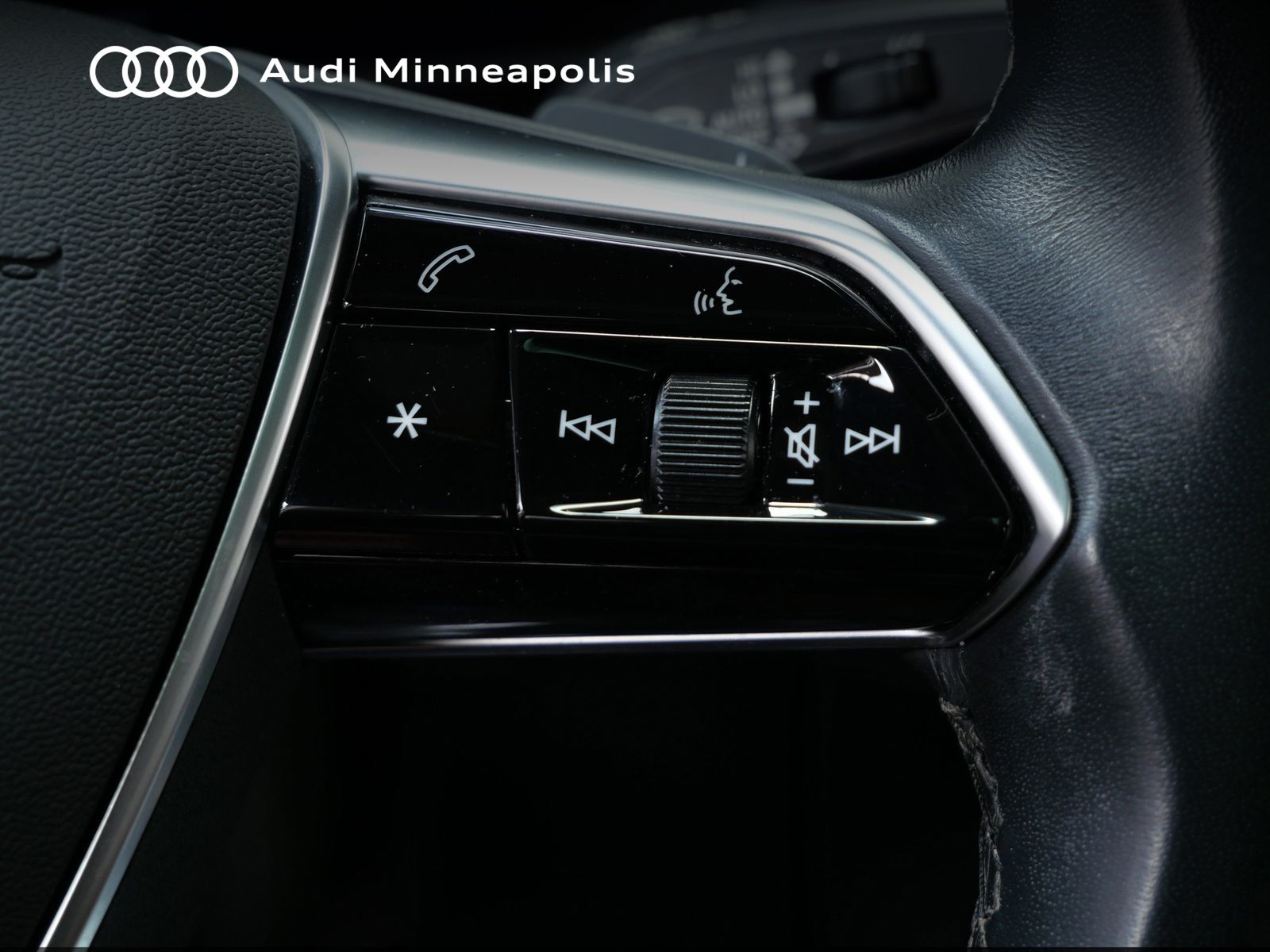 Thumbnail: 2022 Audi e-tron S - 21