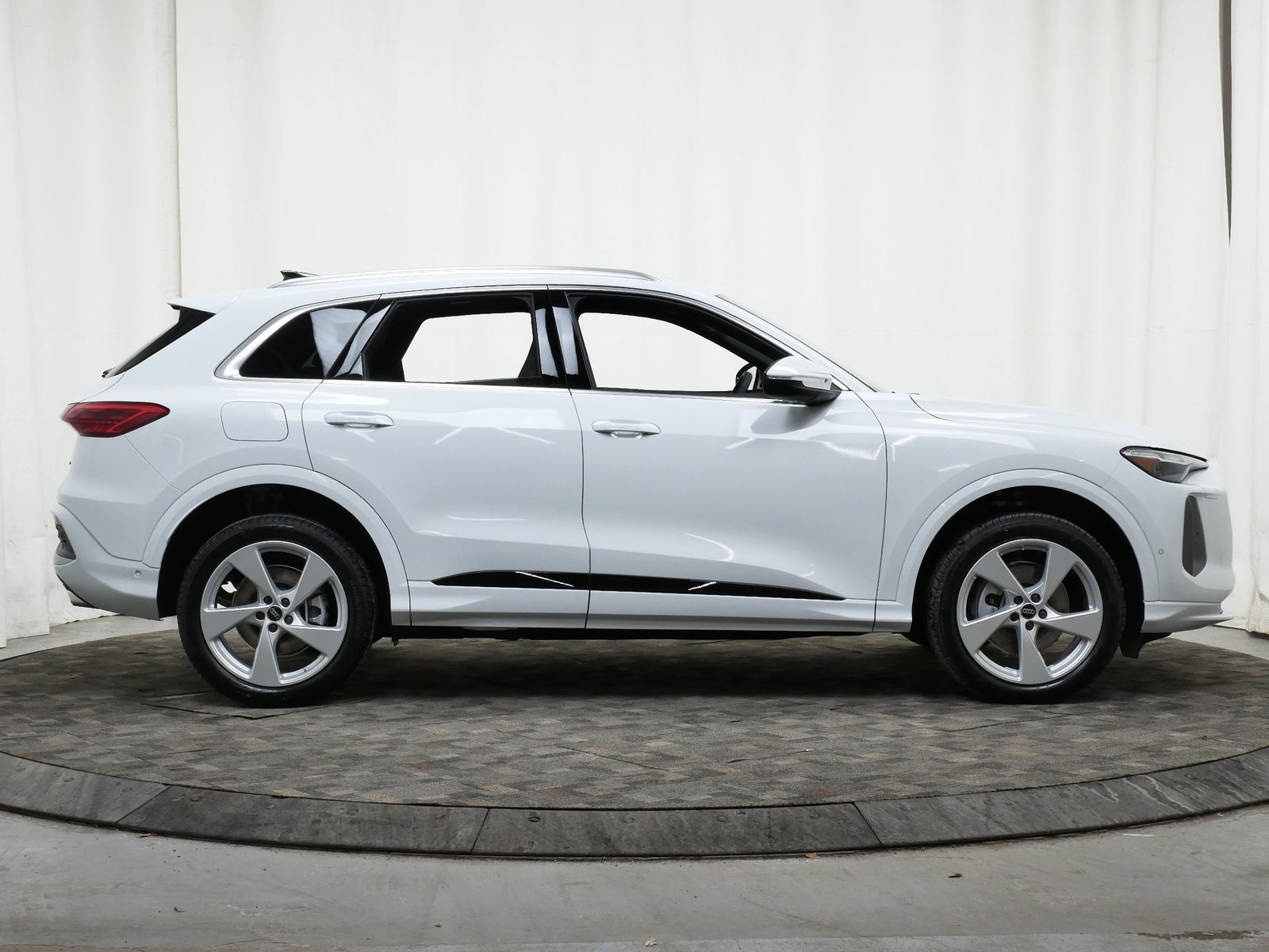 Thumbnail: 2025 Audi Q5 - 7