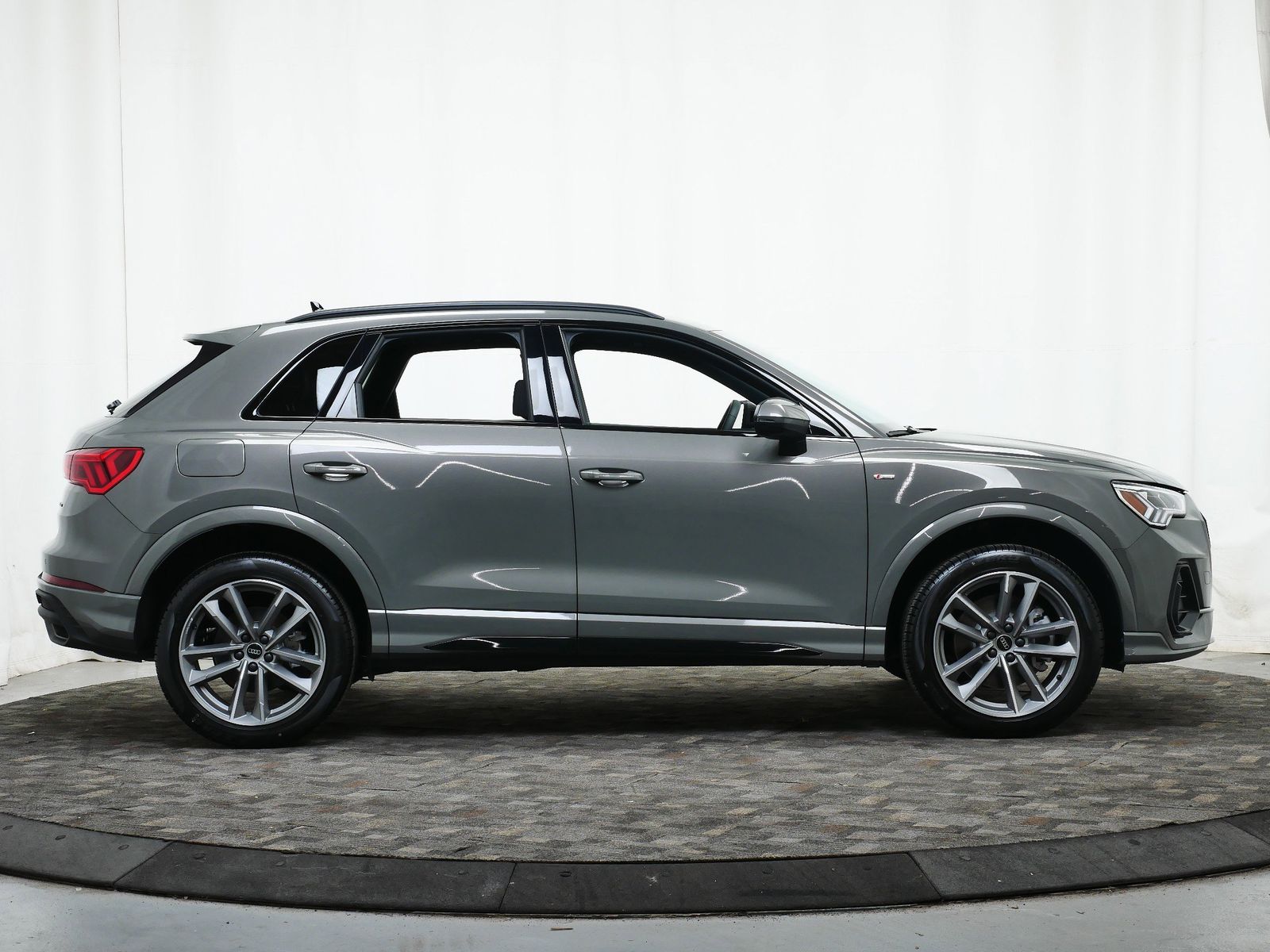 Thumbnail: 2025 Audi Q3 - 7