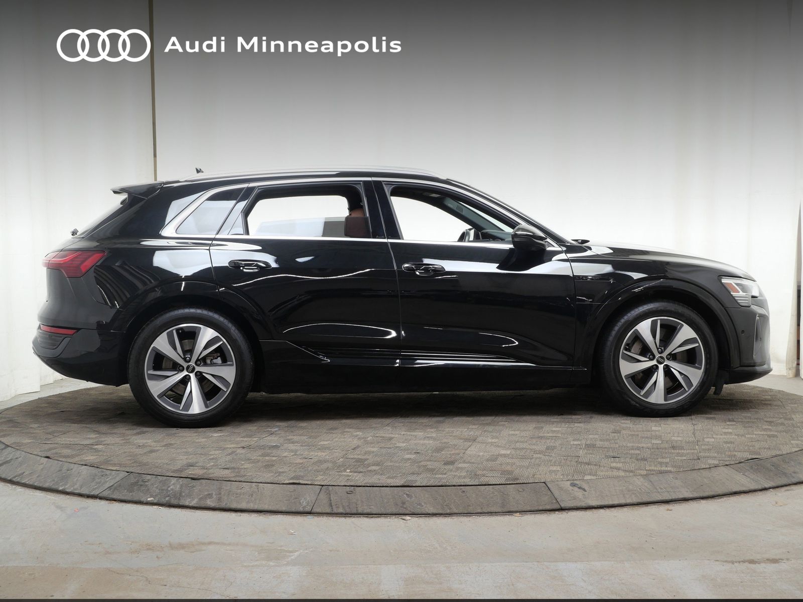 Thumbnail: 2024 Audi Q8 e-tron - 9