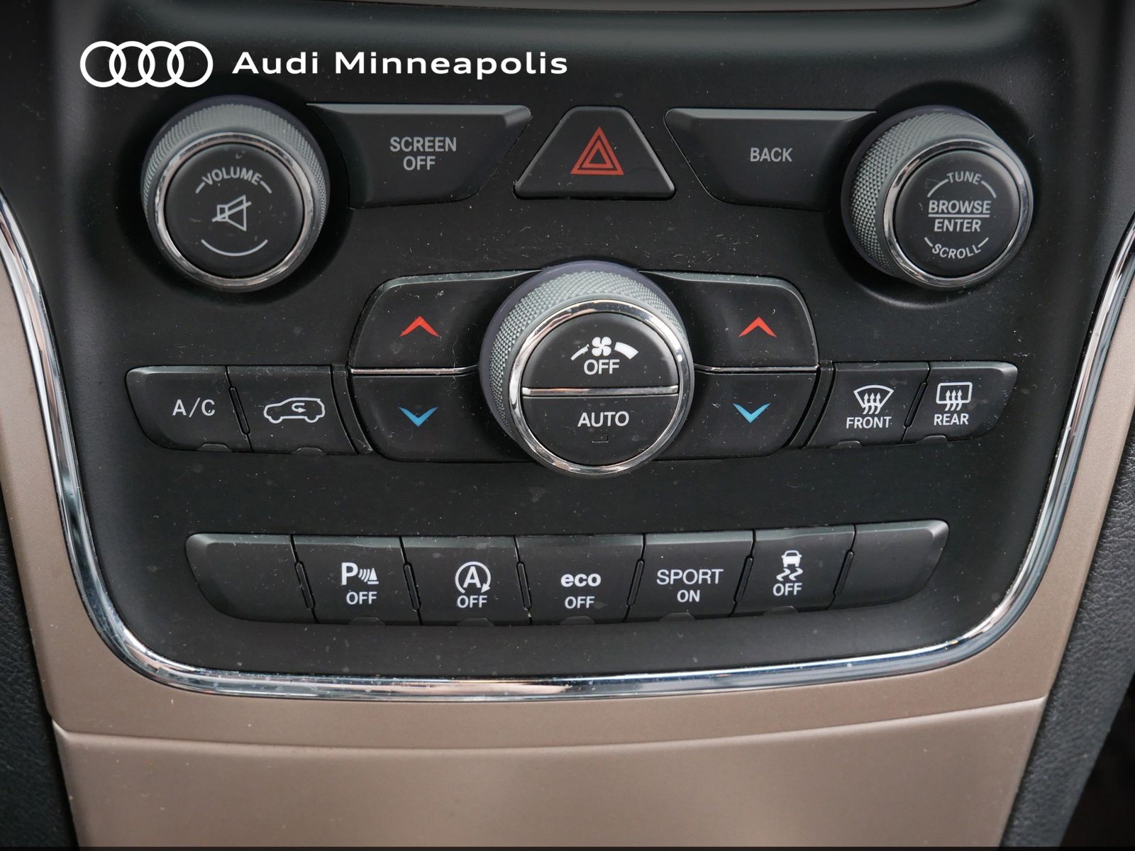 Thumbnail: 2017 Jeep Grand Cherokee - 26