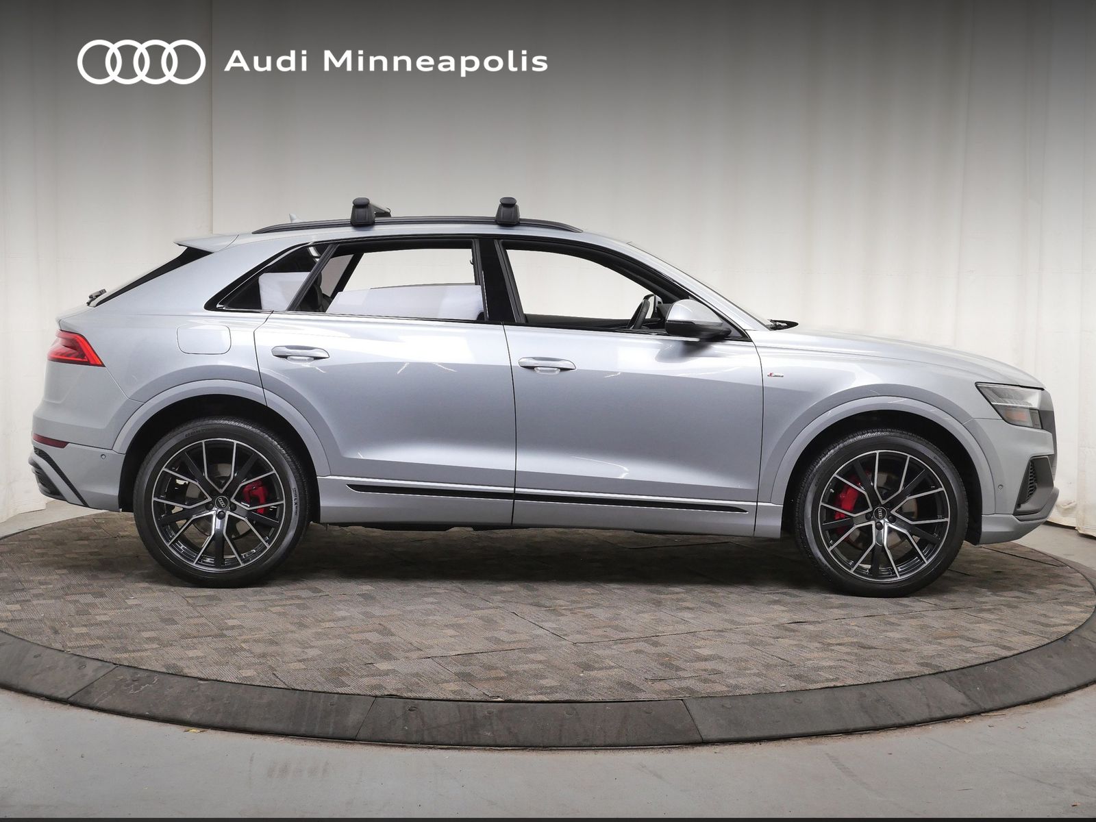 Thumbnail: 2023 Audi Q8 - 9