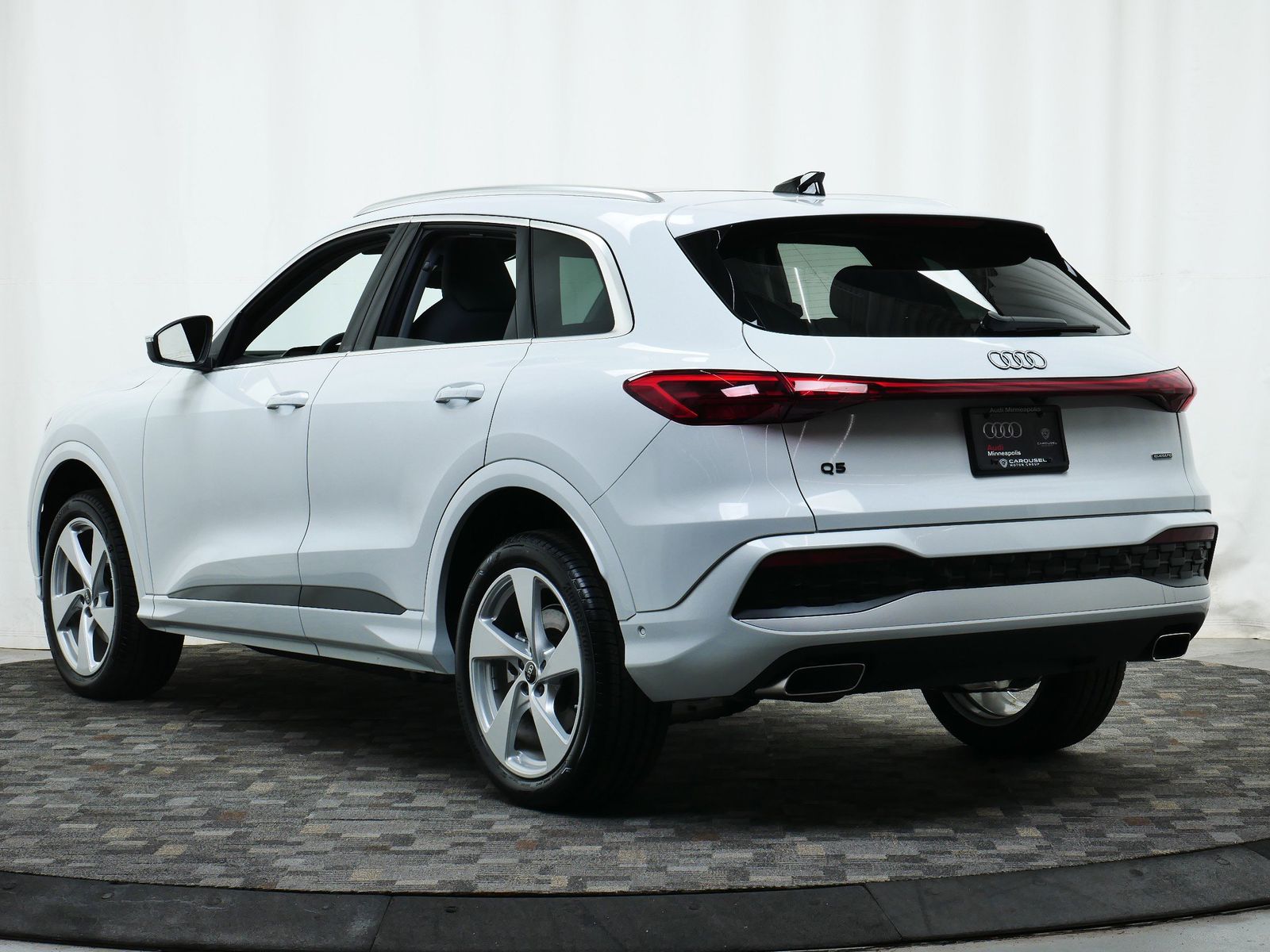 Thumbnail: 2025 Audi Q5 - 4