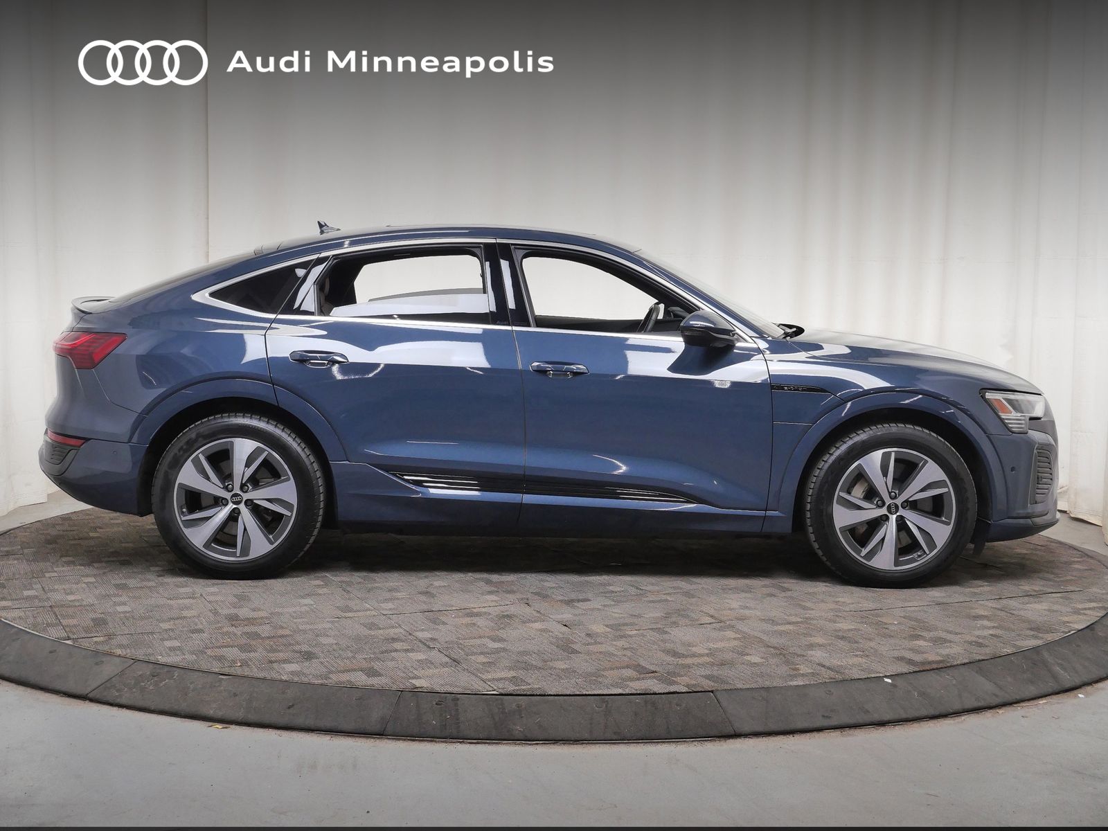 Thumbnail: 2024 Audi Q8 e-tron - 10