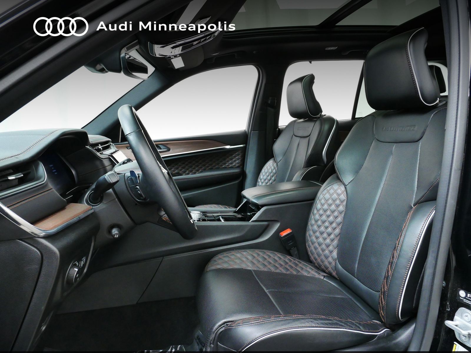 2023 Jeep Grand Cherokee Summit photo 2