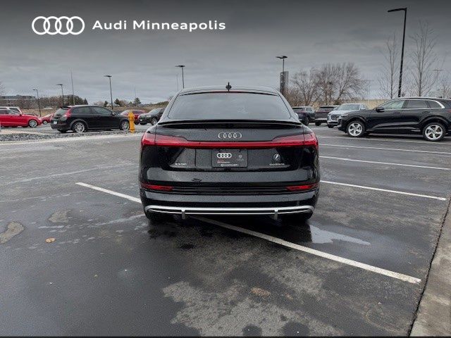 Thumbnail: 2023 Audi e-tron S - 9