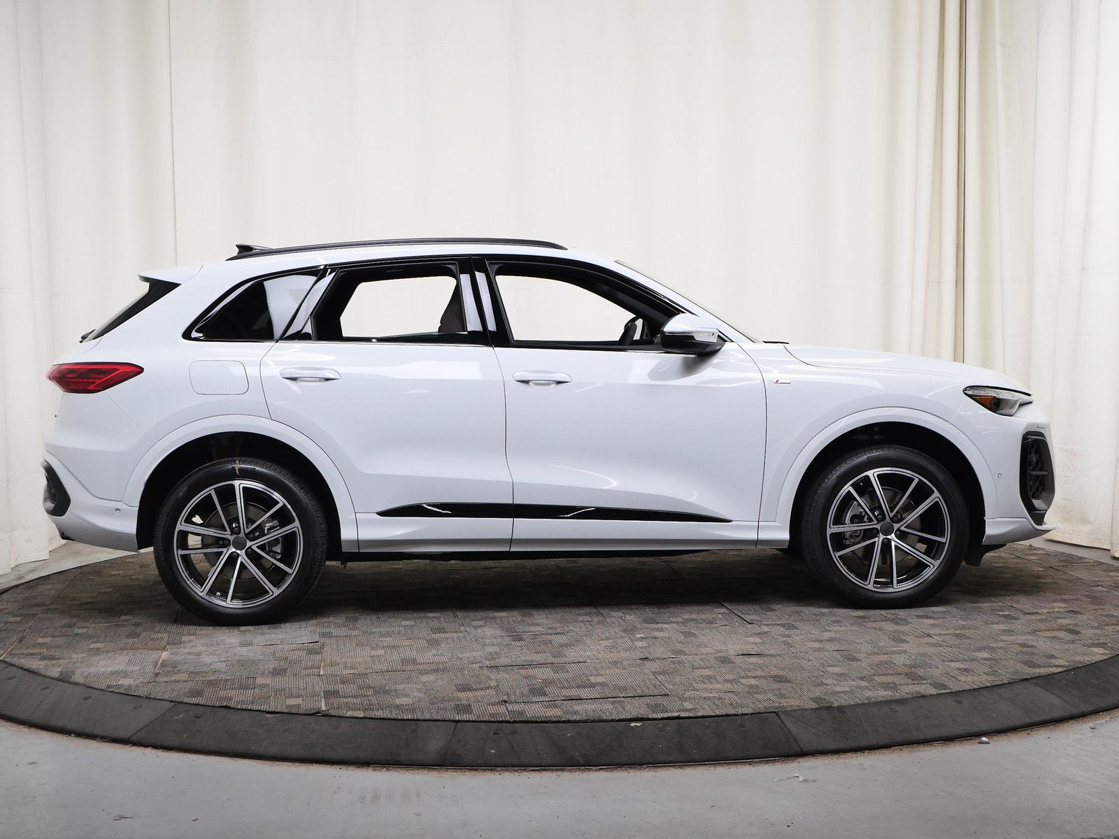 Thumbnail: 2026 Audi Q5 - 7