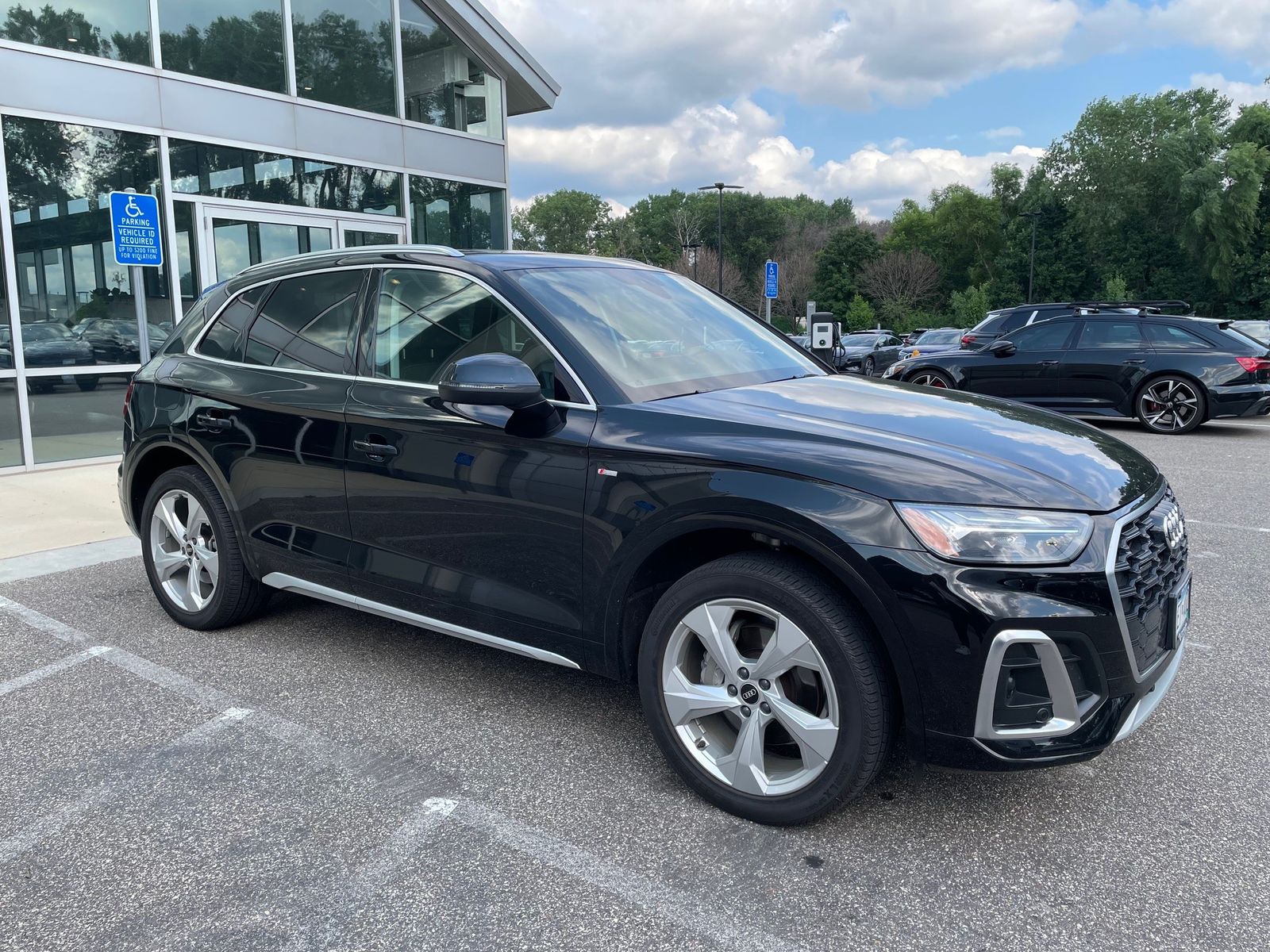 Thumbnail: 2022 Audi Q5 - 1