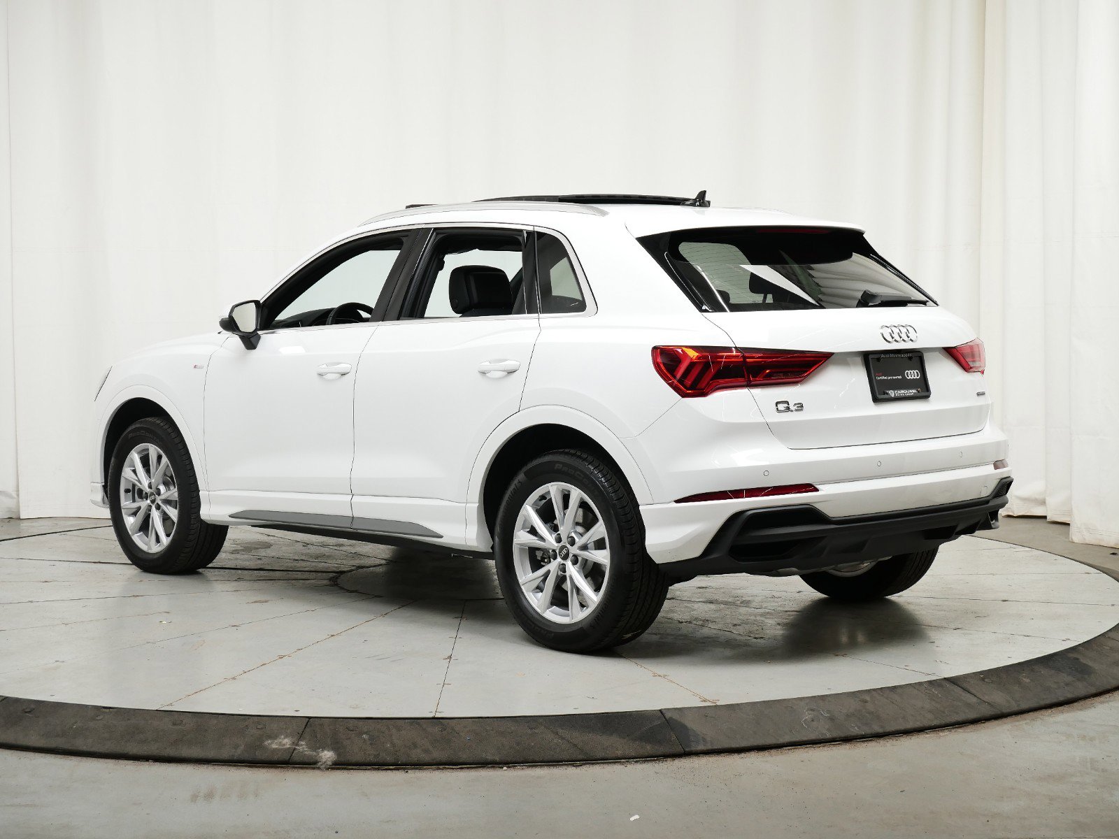 Thumbnail: 2023 Audi Q3 - 6