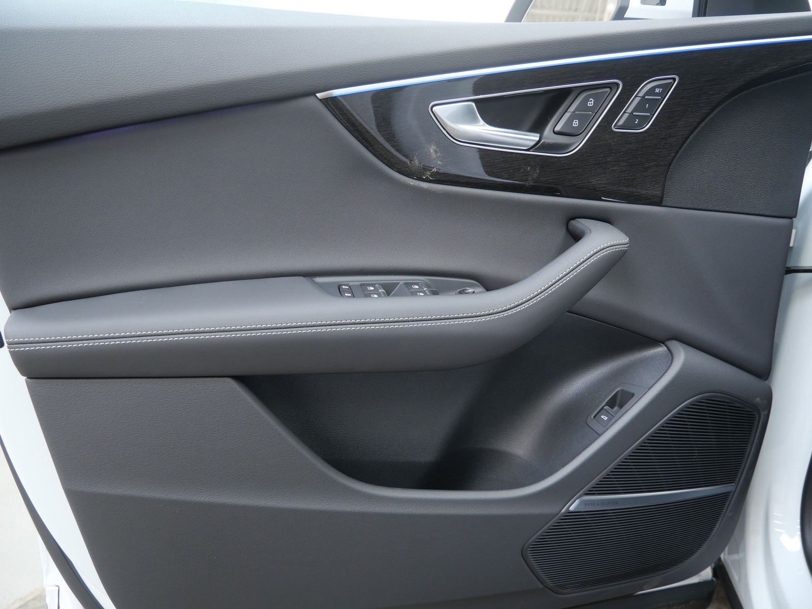 Thumbnail: 2026 Audi Q8 - 10