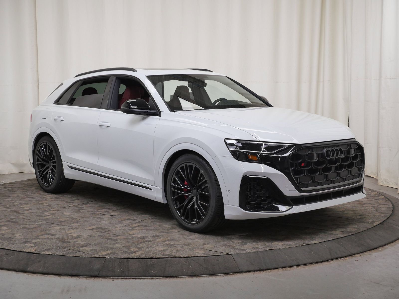 Thumbnail: 2026 Audi SQ8 - 8