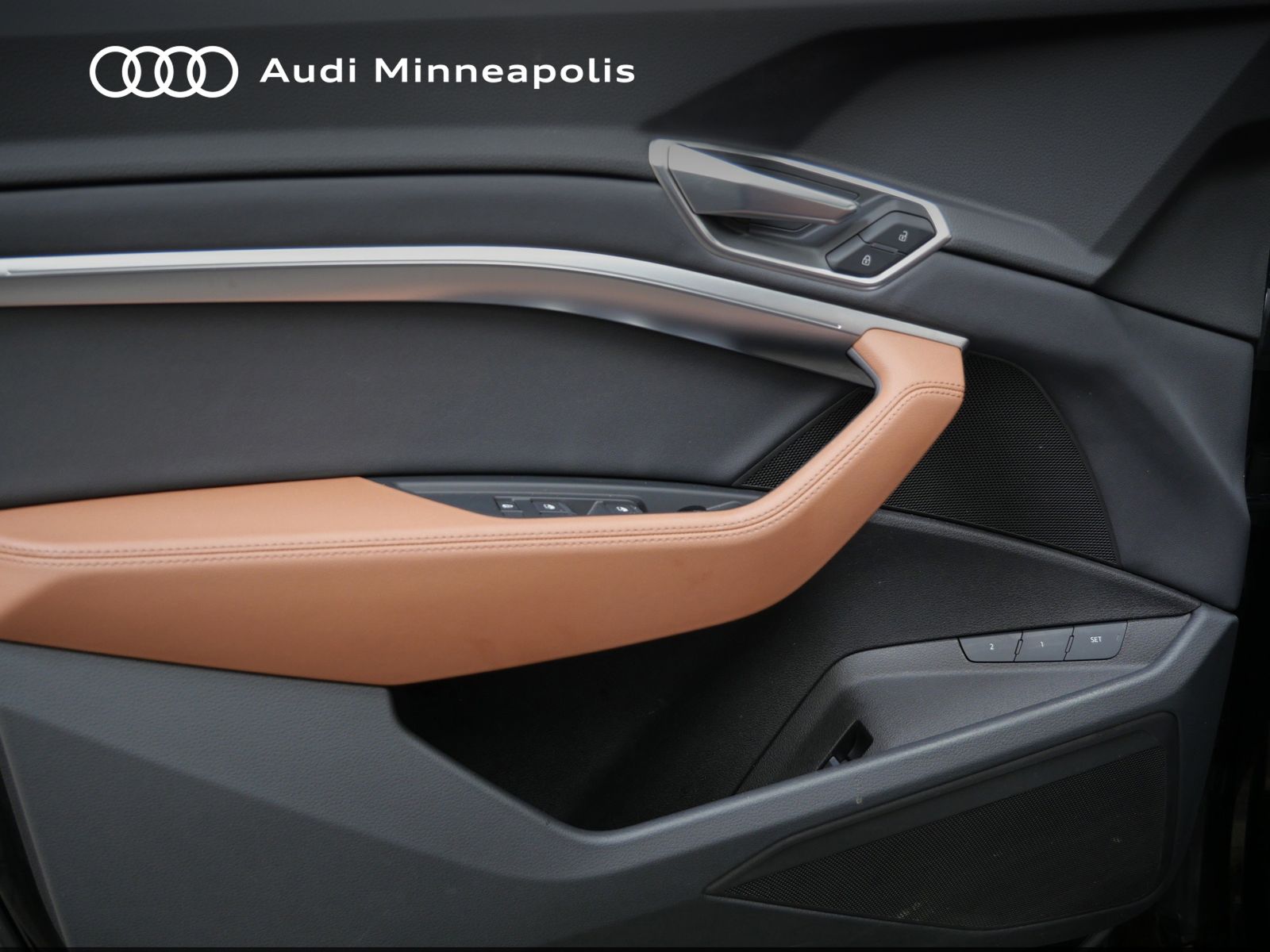 Thumbnail: 2022 Audi e-tron S - 12