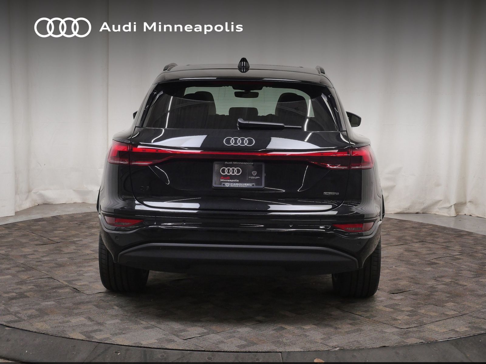 Thumbnail: 2025 Audi Q6 e-tron - 5