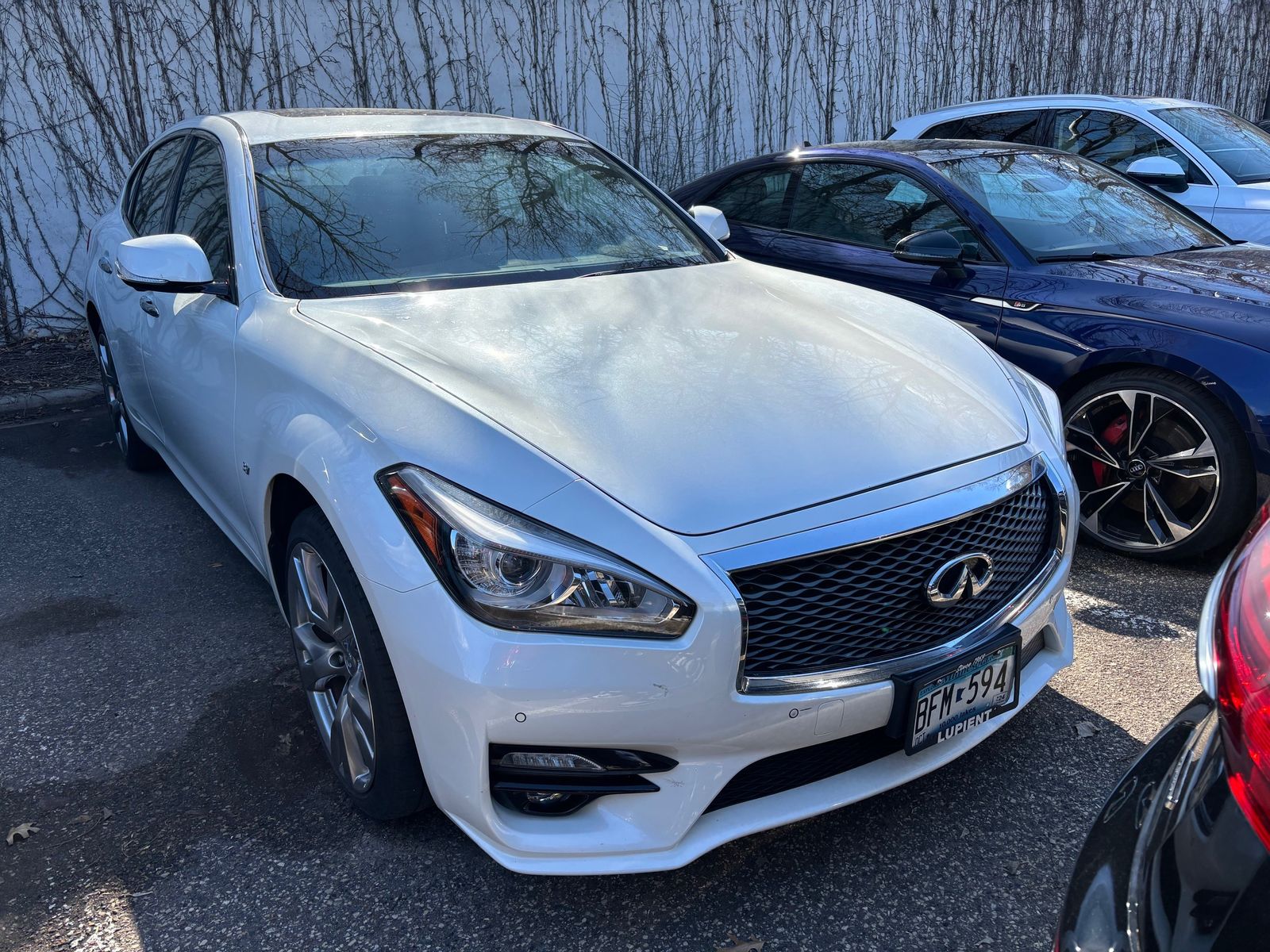 Used 2018 INFINITI Q70 LUXE with VIN JN1BY1AR3JM220198 for sale in Minneapolis, Minnesota