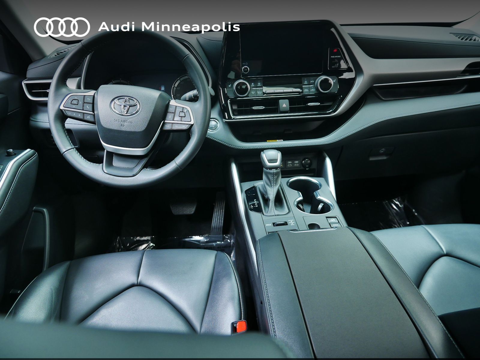 Thumbnail: 2023 Toyota Highlander - 16