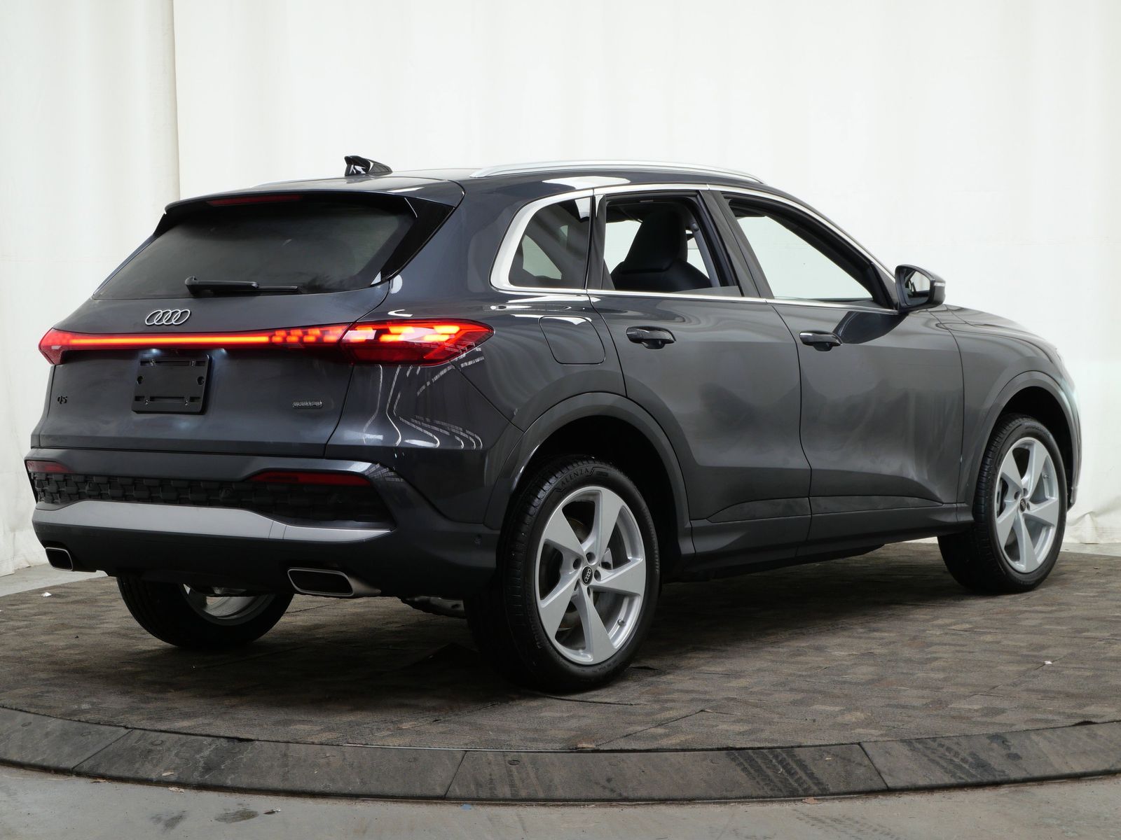 Thumbnail: 2025 Audi Q5 - 6