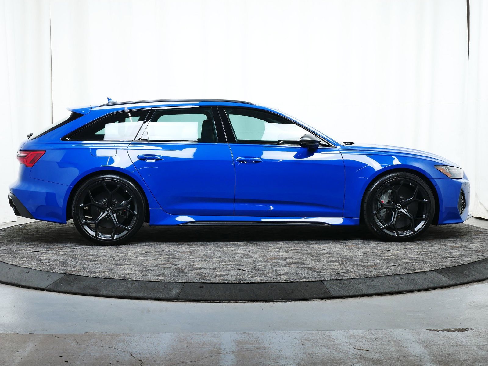 Thumbnail: 2025 Audi RS 6 - 7