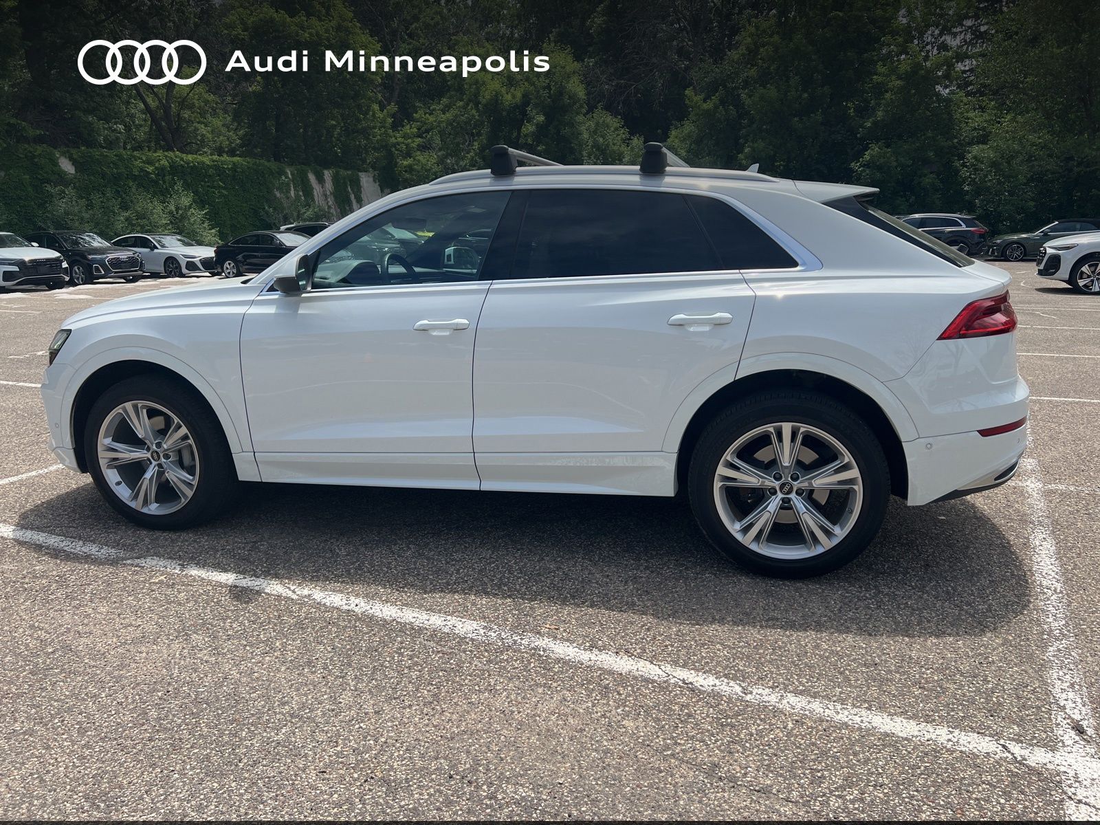 Thumbnail: 2023 Audi Q8 - 10