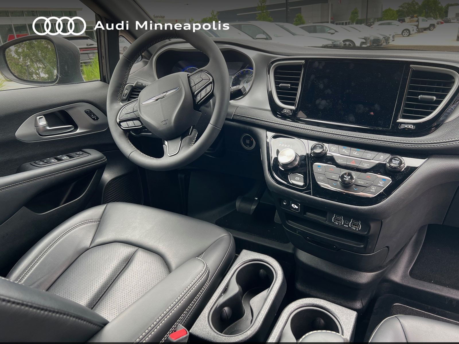 Thumbnail: 2023 Chrysler Pacifica - 3