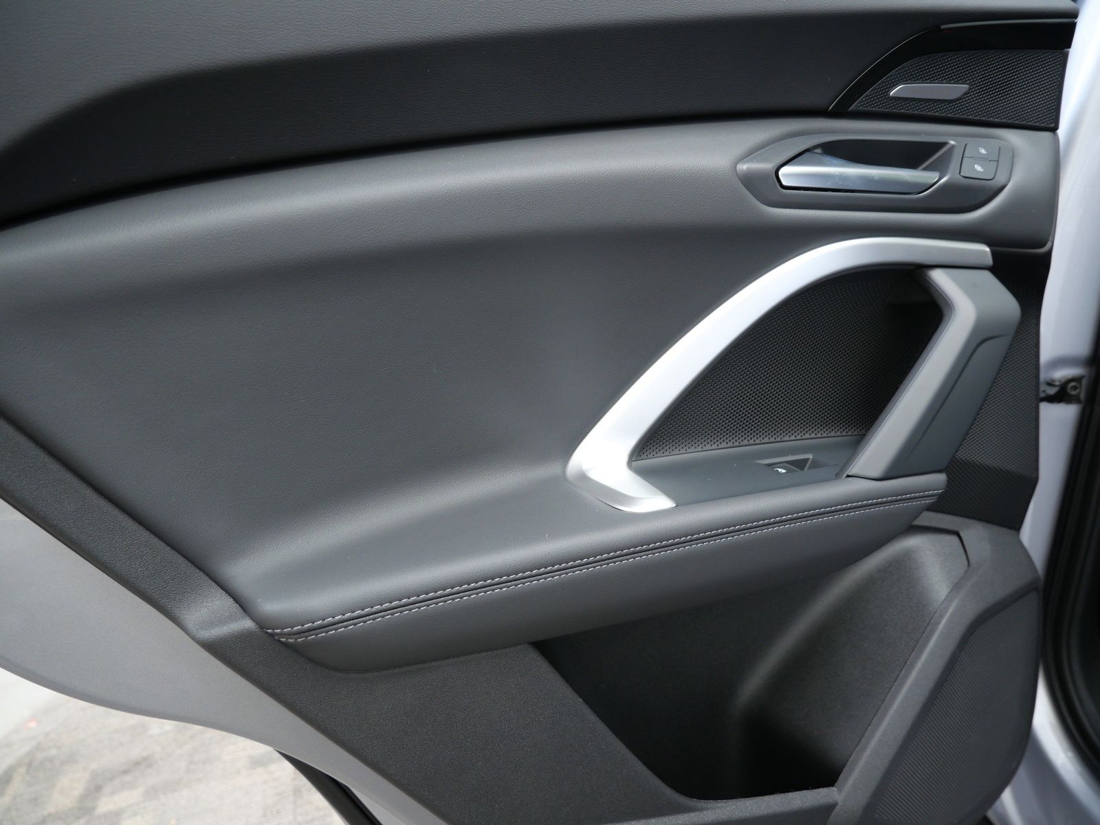 Thumbnail: 2025 Audi Q5 - 13