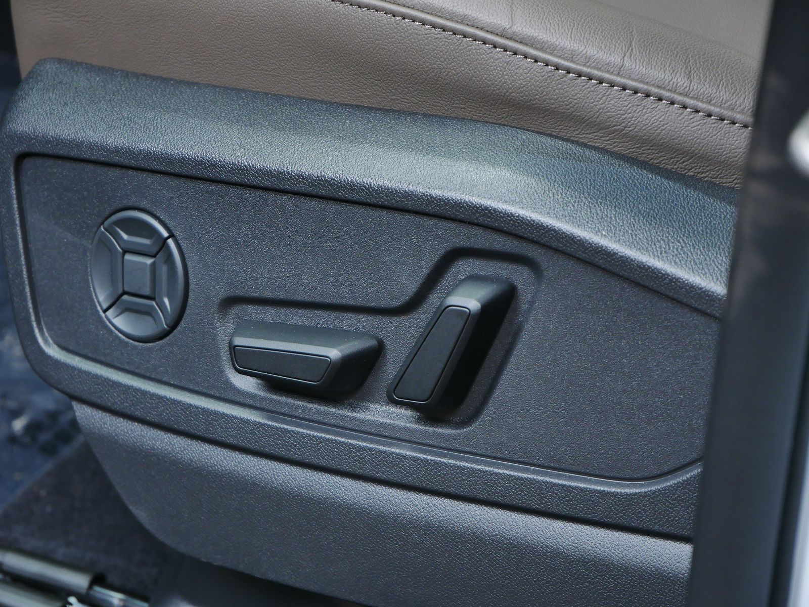 Thumbnail: 2025 Audi Q5 - 11