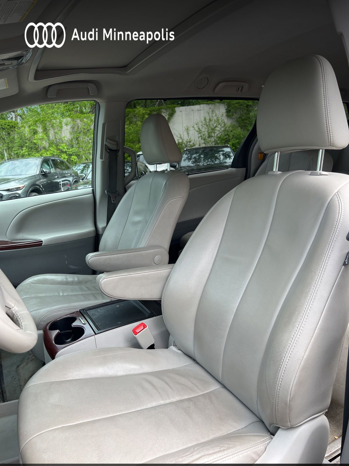 Thumbnail: 2013 Toyota Sienna - 19
