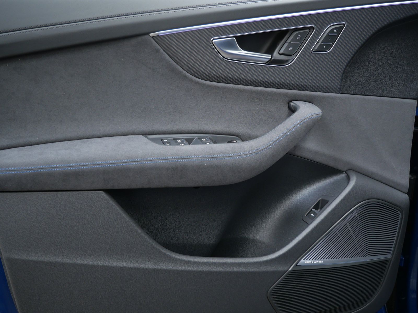 Thumbnail: 2026 Audi RS Q8 - 10