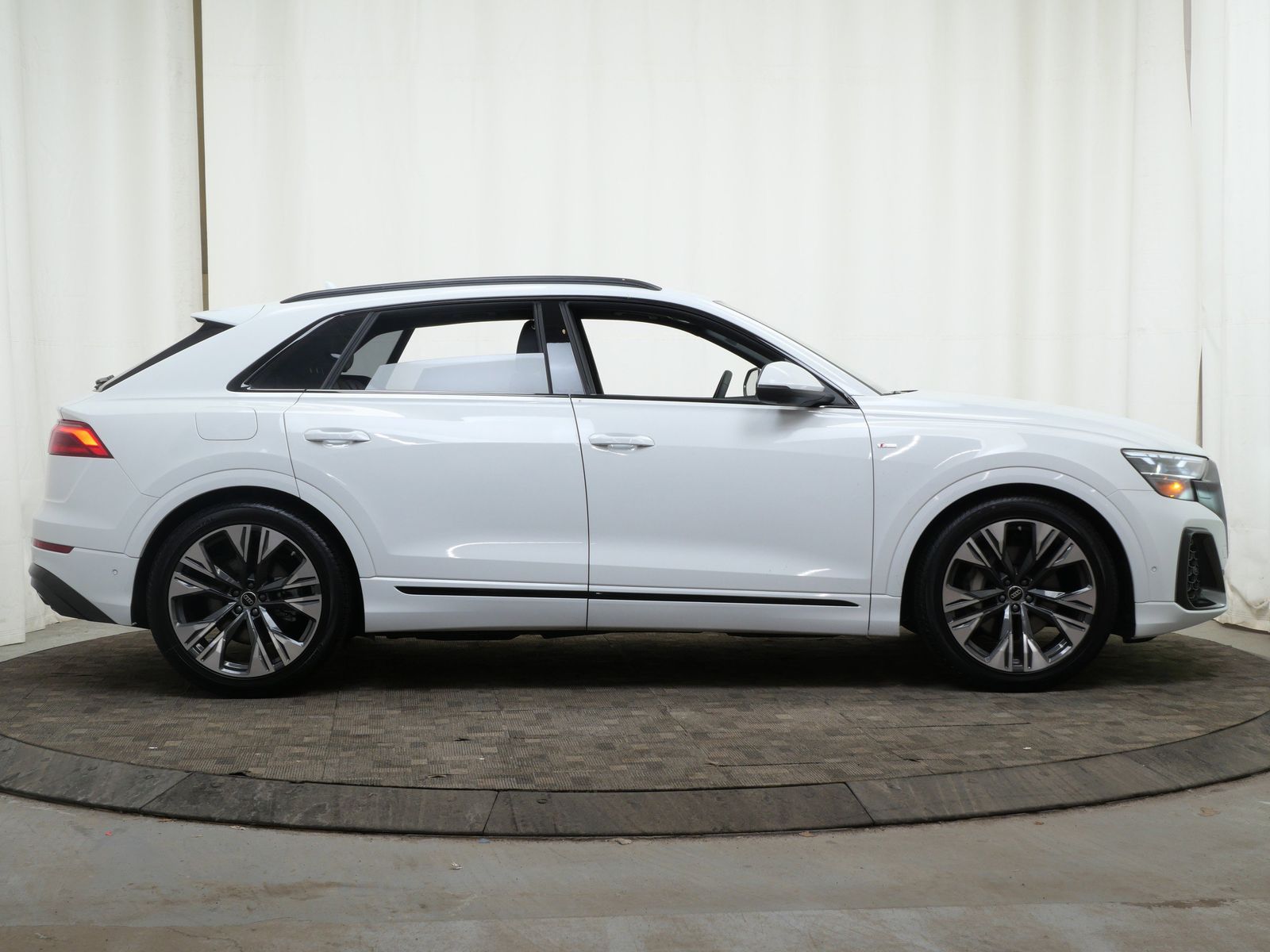 Thumbnail: 2026 Audi Q8 - 7