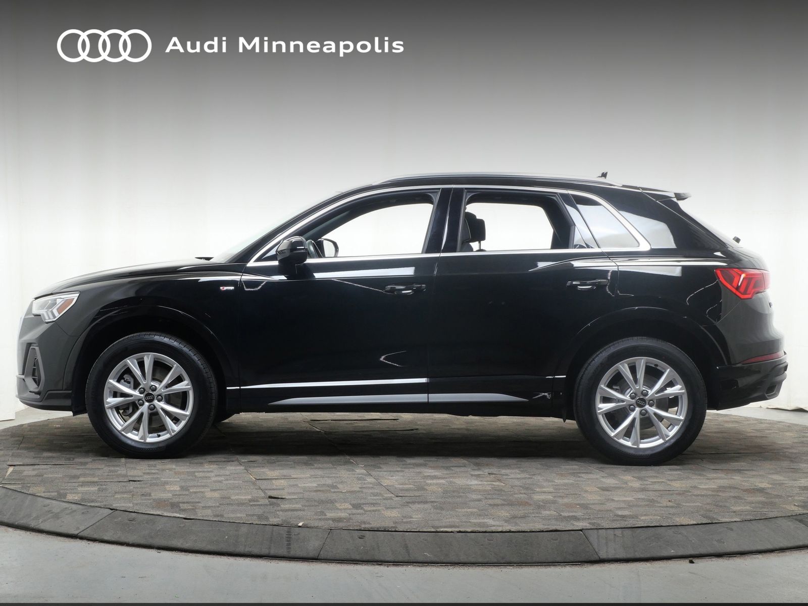 Thumbnail: 2023 Audi Q3 - 2