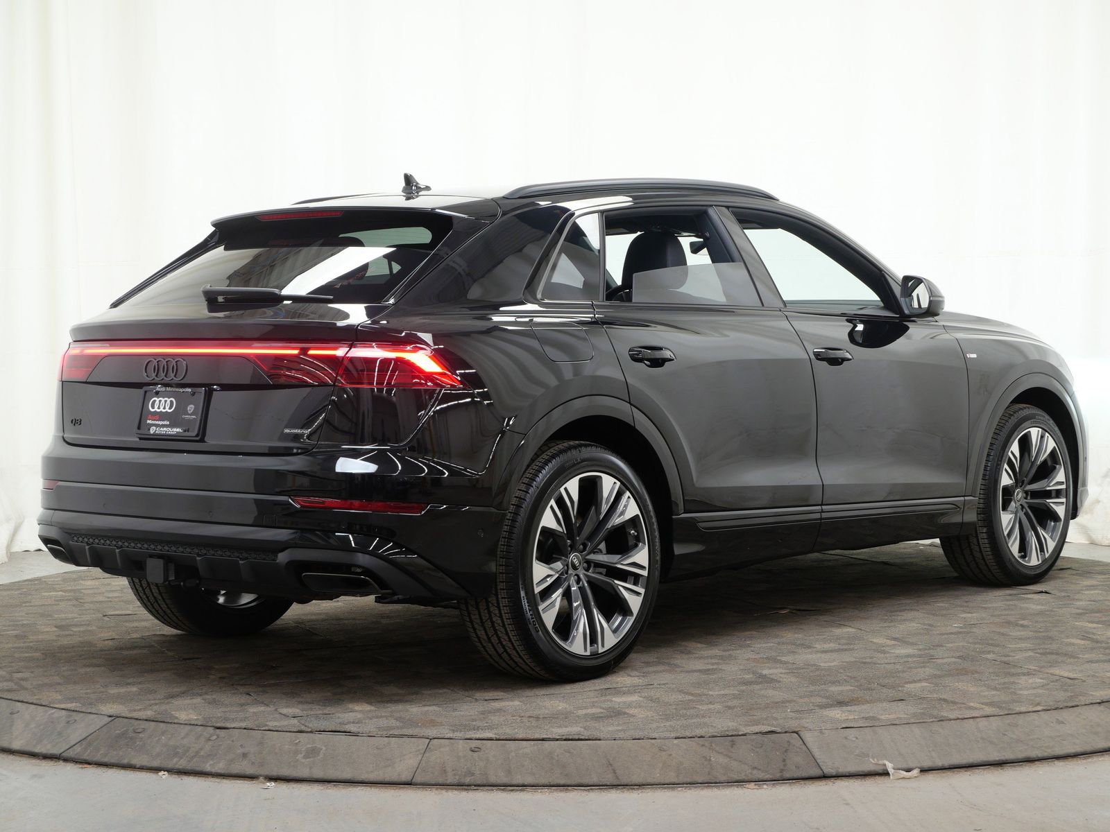 Thumbnail: 2026 Audi Q8 - 6