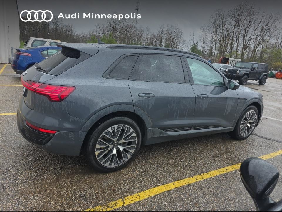 Thumbnail: 2024 Audi Q8 e-tron - 4