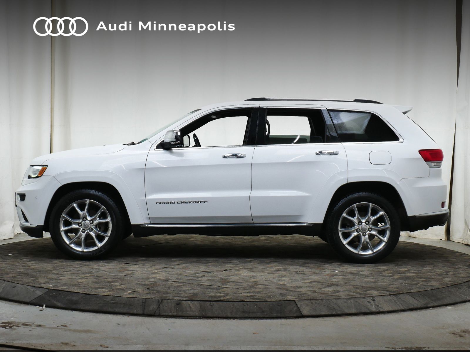 Thumbnail: 2016 Jeep Grand Cherokee - 3