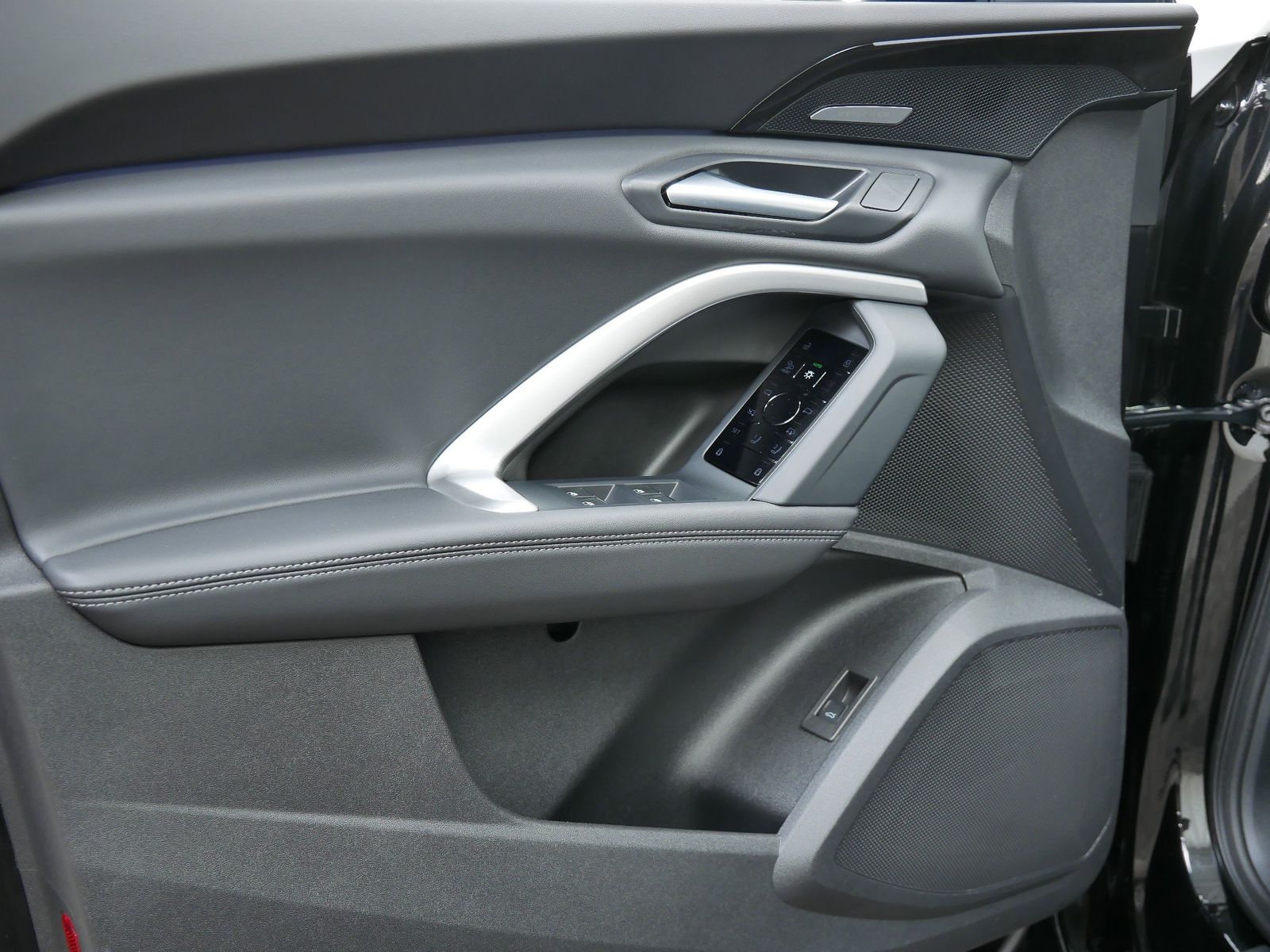 Thumbnail: 2025 Audi Q5 - 10