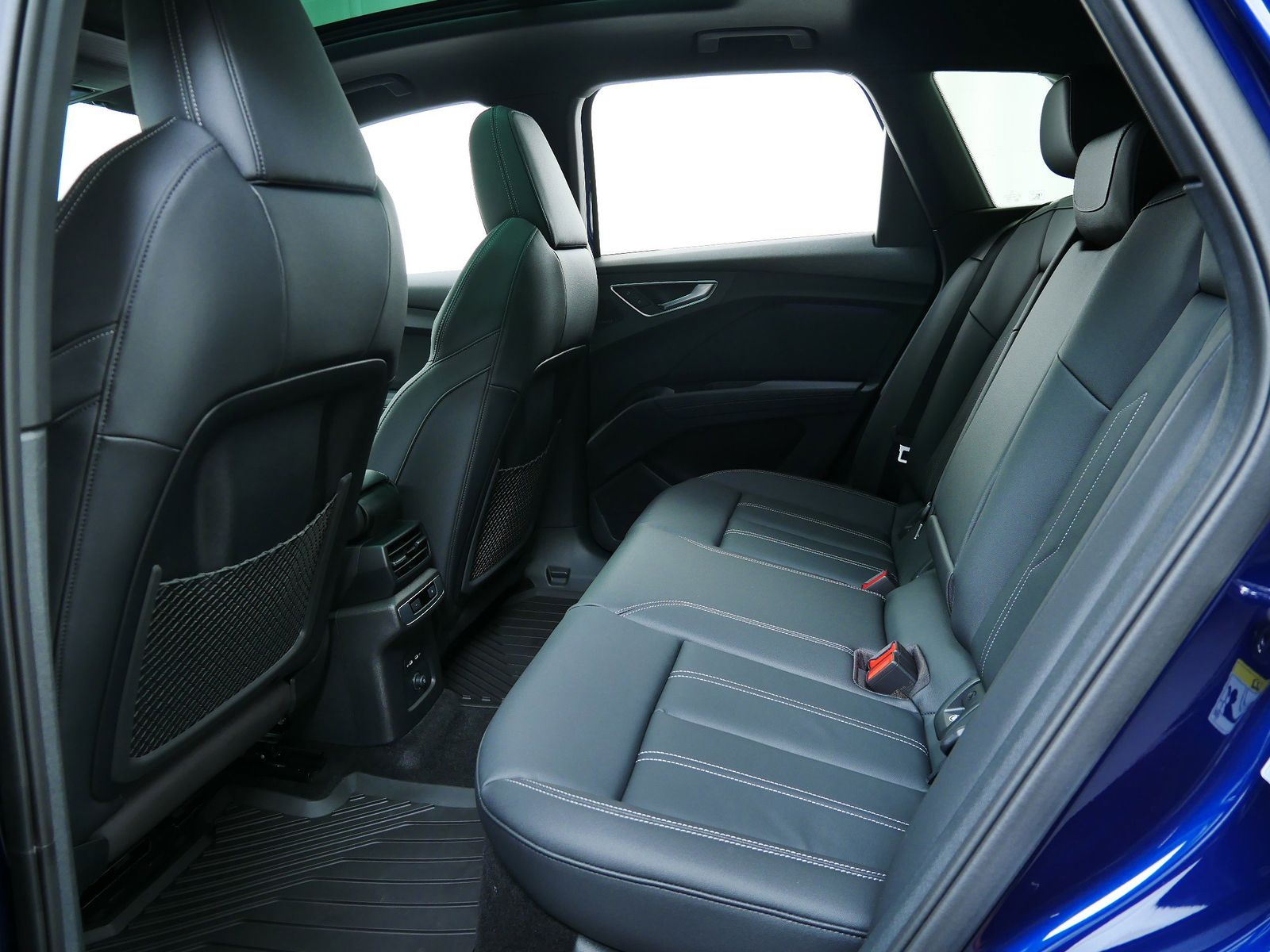 Thumbnail: 2025 Audi Q4 e-tron - 12