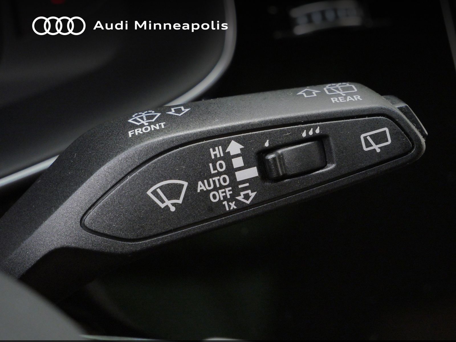 Thumbnail: 2023 Audi Q8 - 24