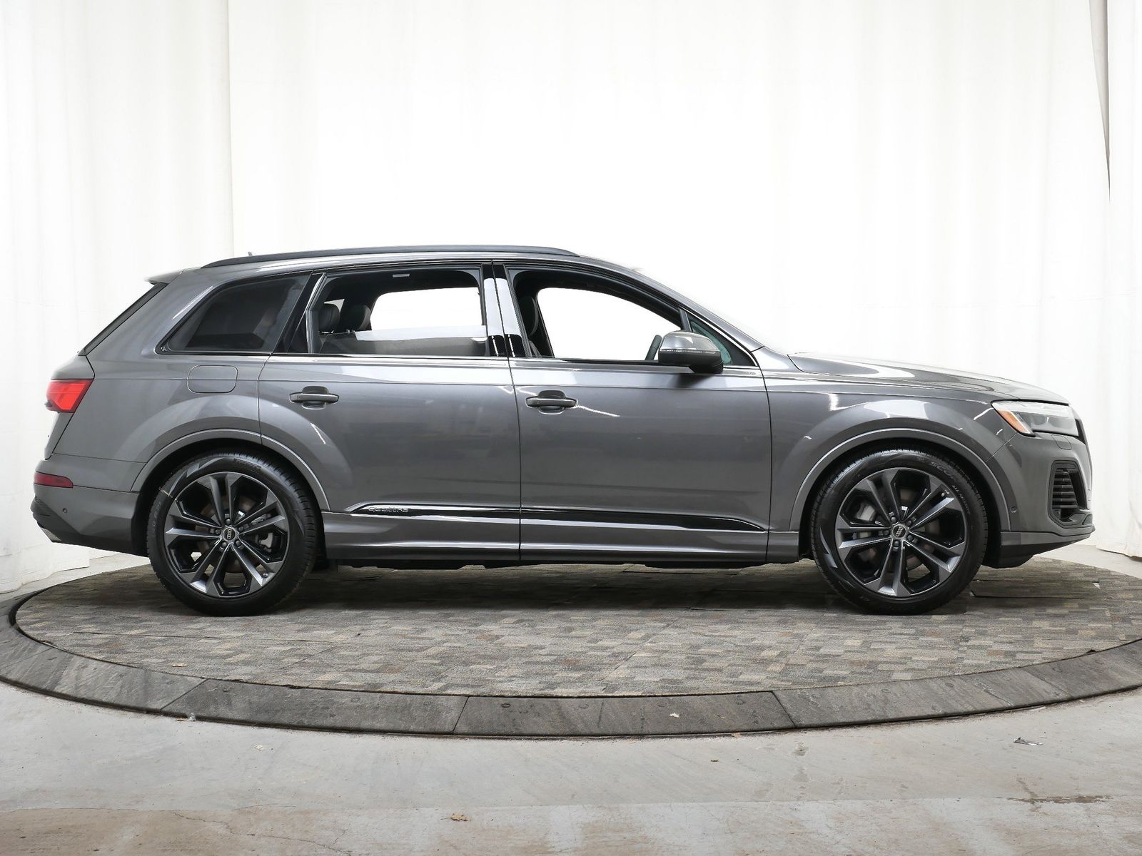 Thumbnail: 2026 Audi Q7 - 7