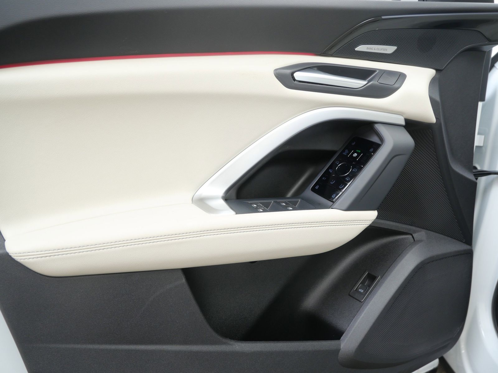 Thumbnail: 2025 Audi Q5 - 10