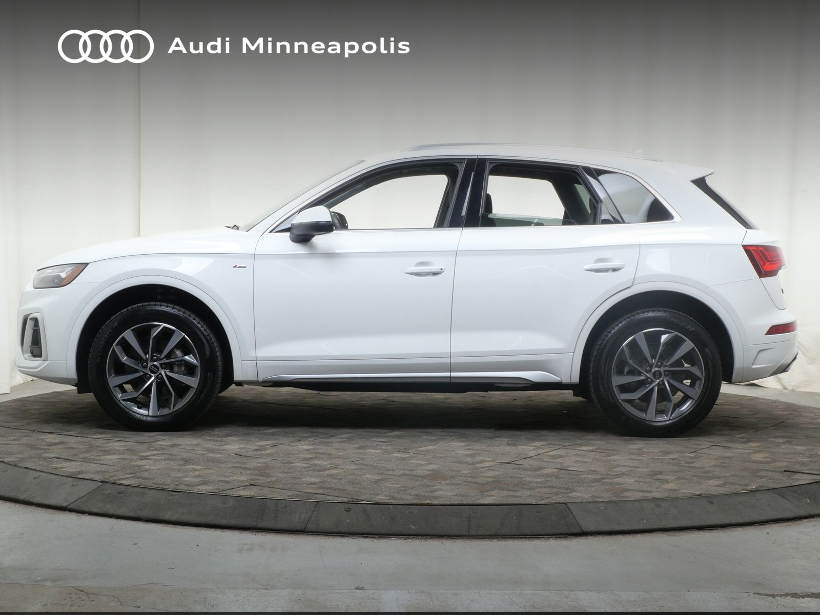 Thumbnail: 2023 Audi Q5 - 3