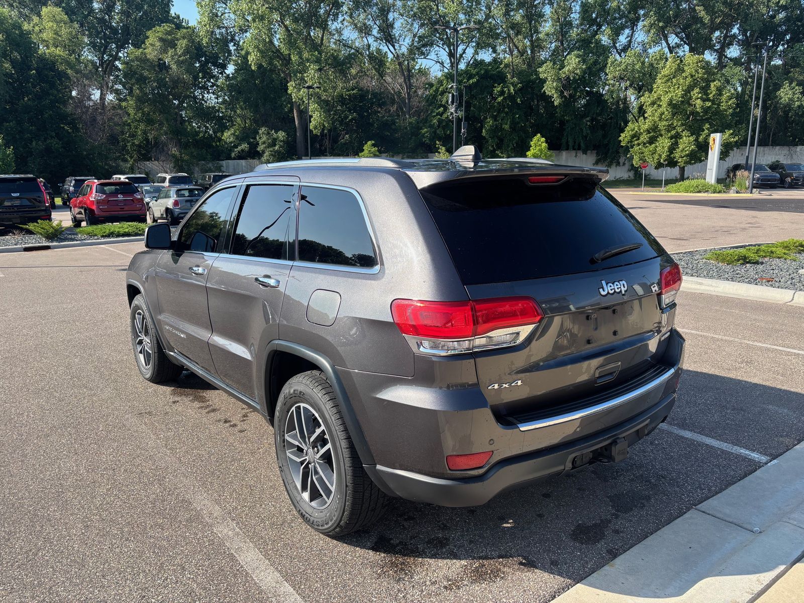 Thumbnail: 2017 Jeep Grand Cherokee - 5