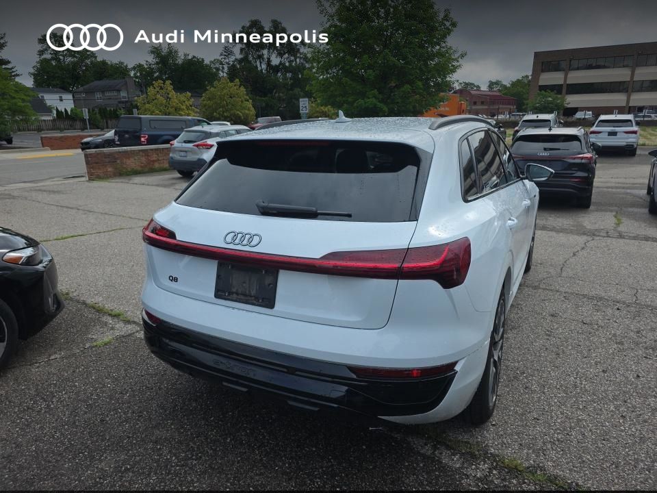 Thumbnail: 2024 Audi Q8 e-tron - 11