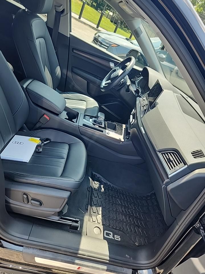 Thumbnail: 2023 Audi Q5 - 10