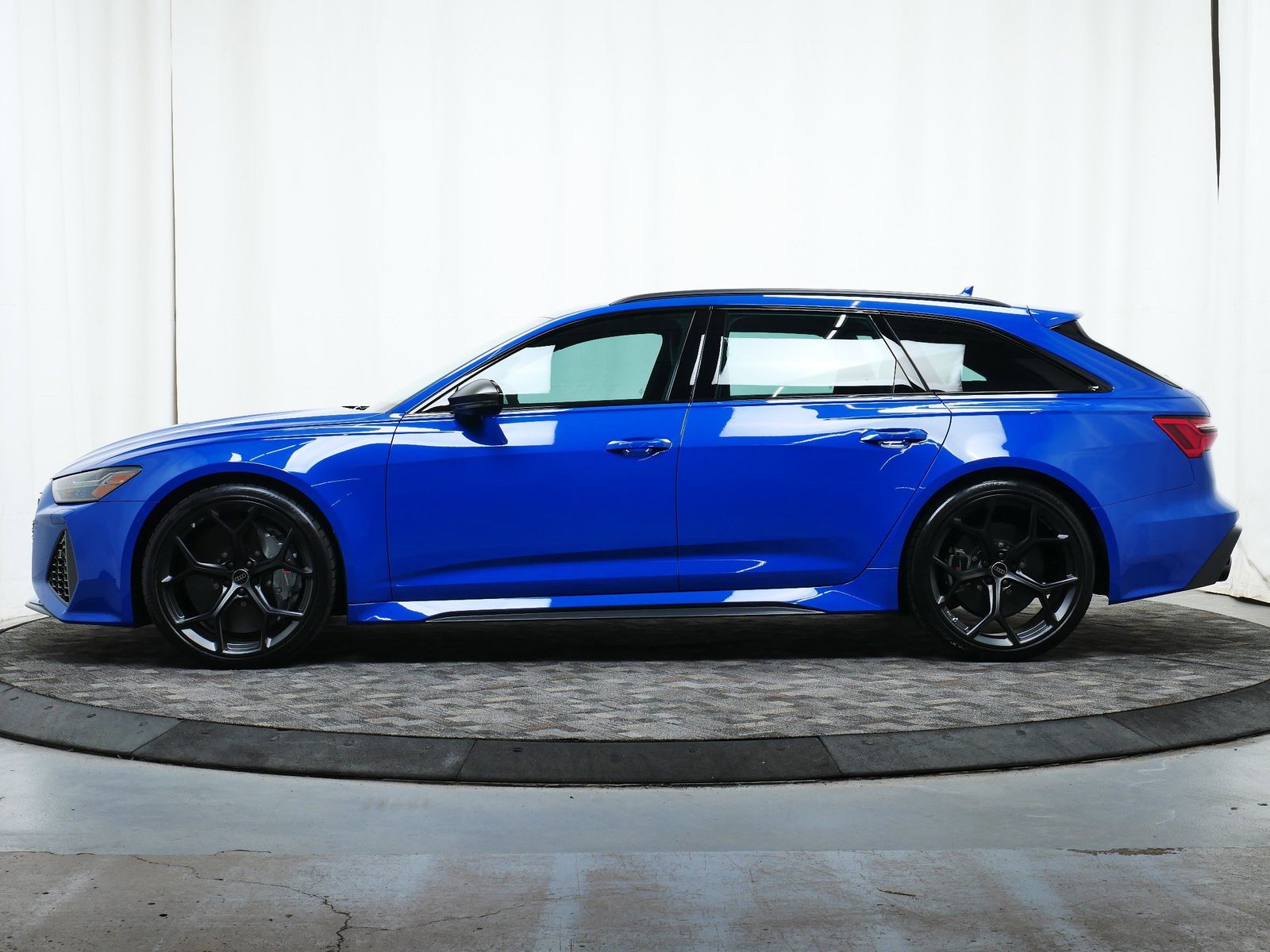 Thumbnail: 2025 Audi RS 6 - 3