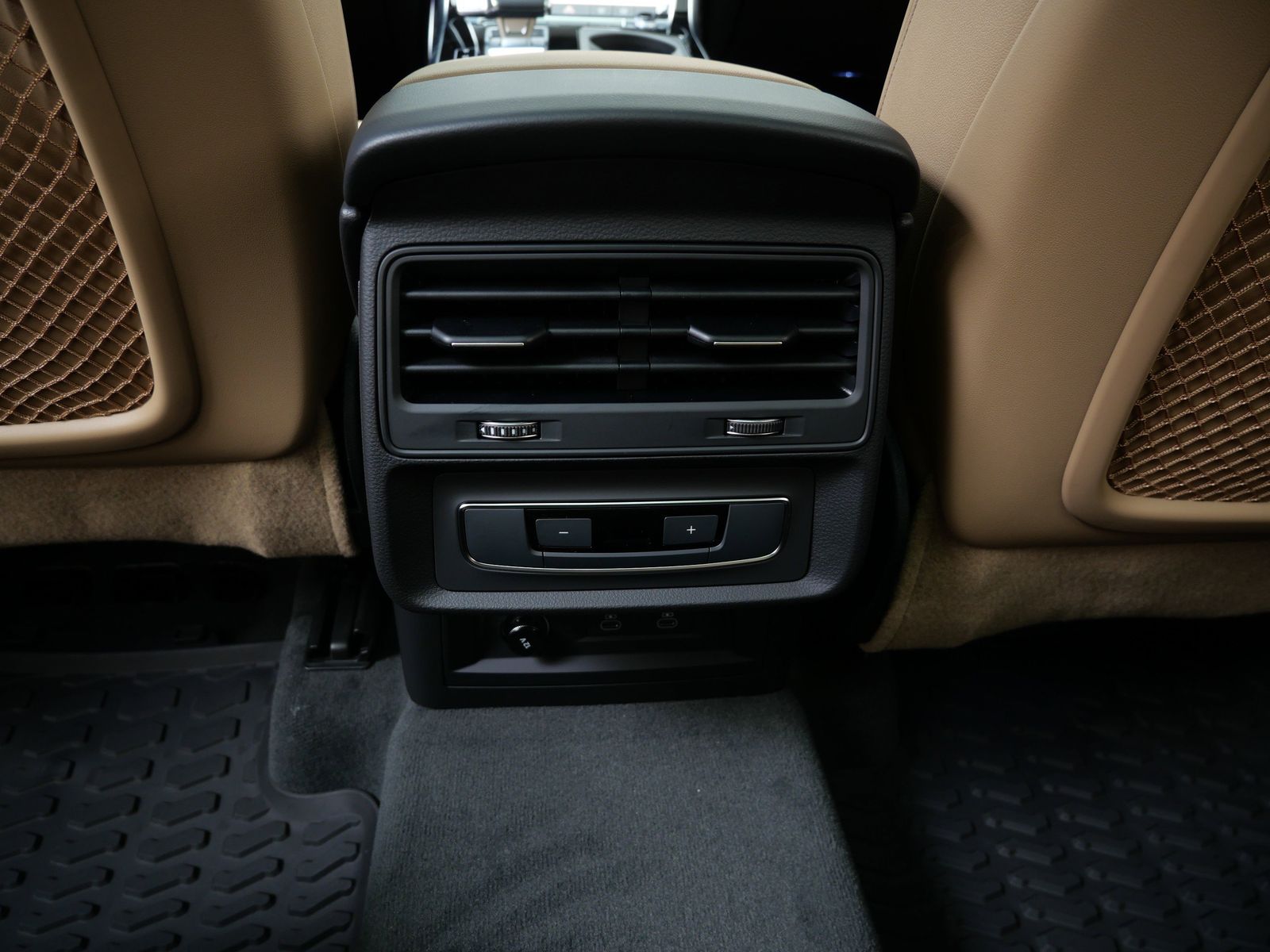 Thumbnail: 2026 Audi Q7 - 14