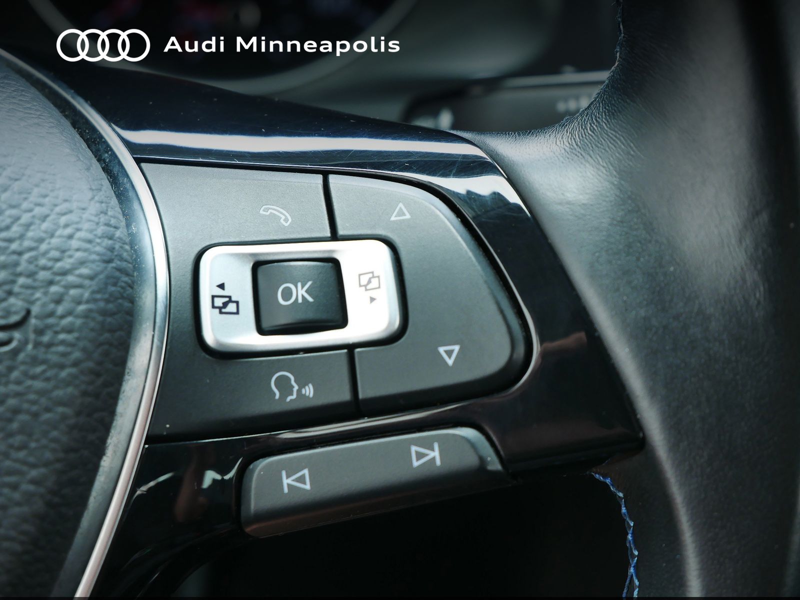 Thumbnail: 2018 Volkswagen e-Golf - 18