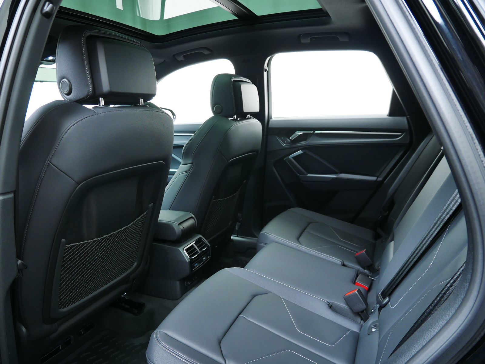 Thumbnail: 2025 Audi Q3 - 12