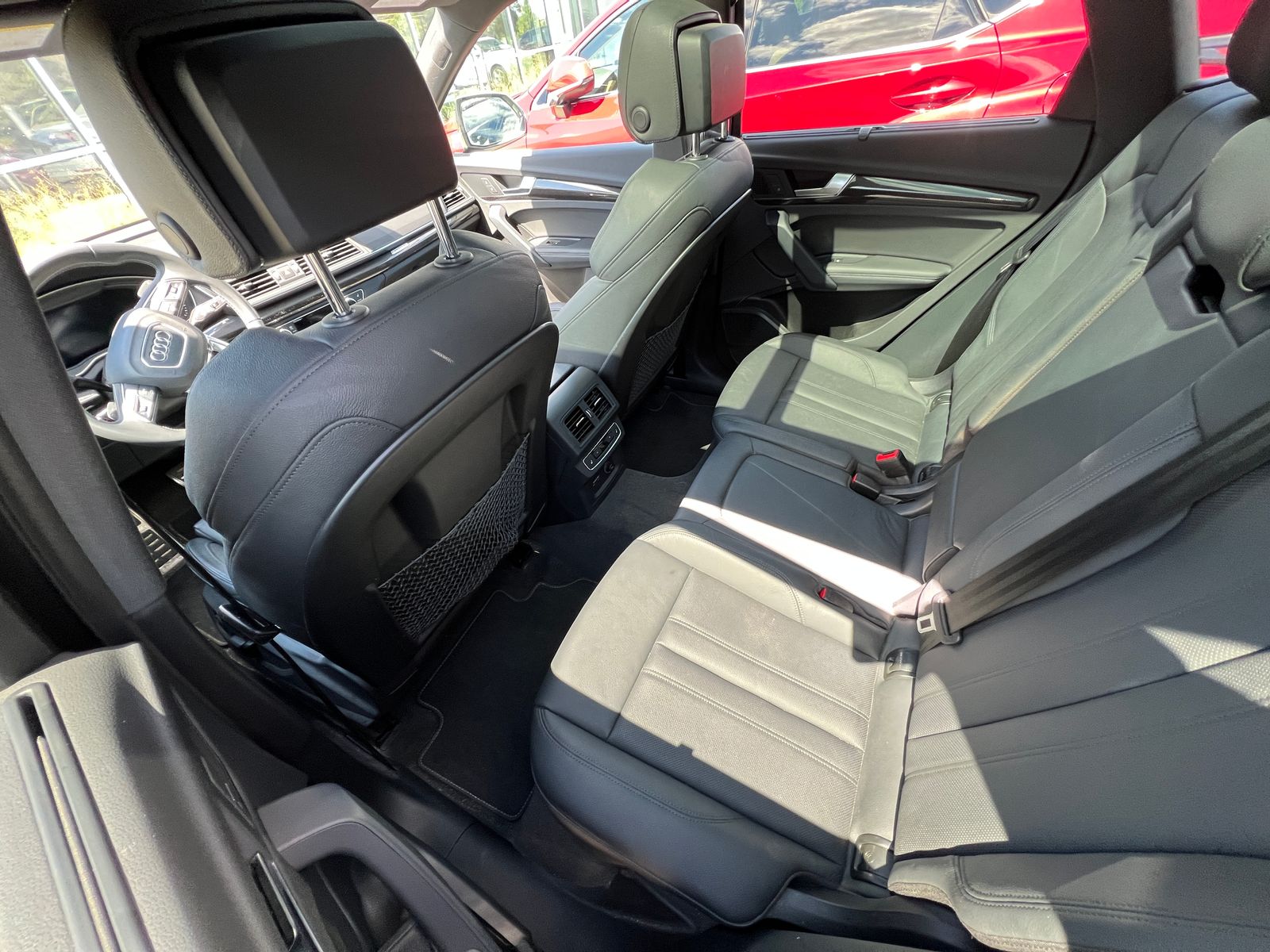 Thumbnail: 2020 Audi SQ5 - 6