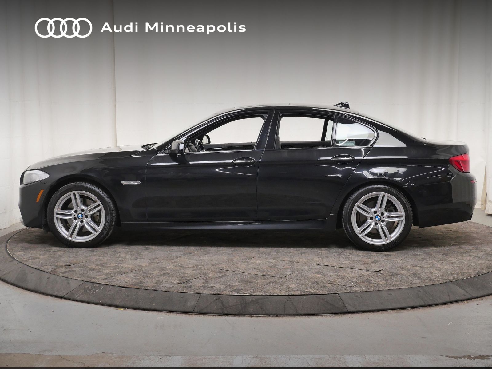 Thumbnail: 2013 BMW 5 Series - 3