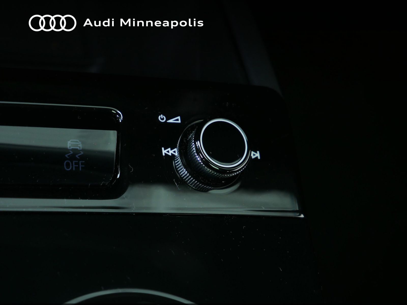 Thumbnail: 2025 Audi Q6 e-tron - 23