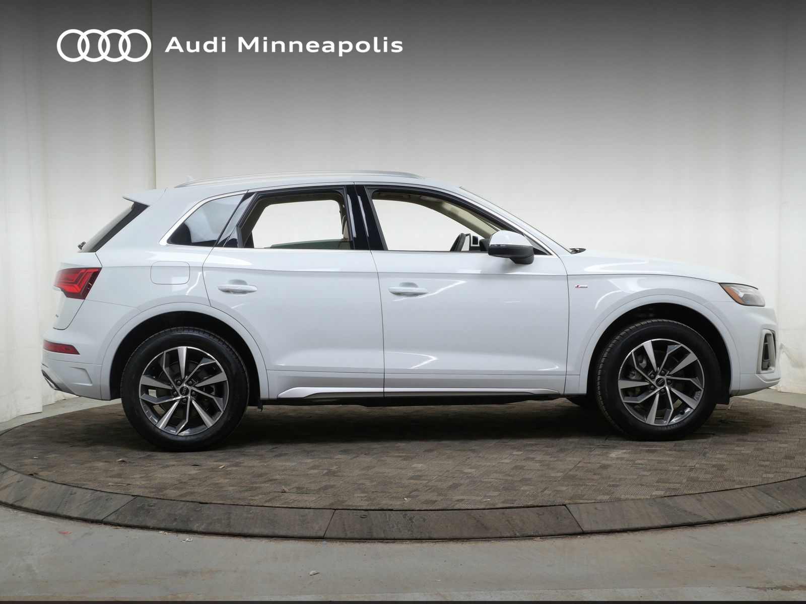 Thumbnail: 2023 Audi Q5 - 10